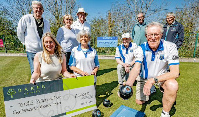 Baker Estates delivers sponsorship boost to Totnes Bowls Club at the start of the season